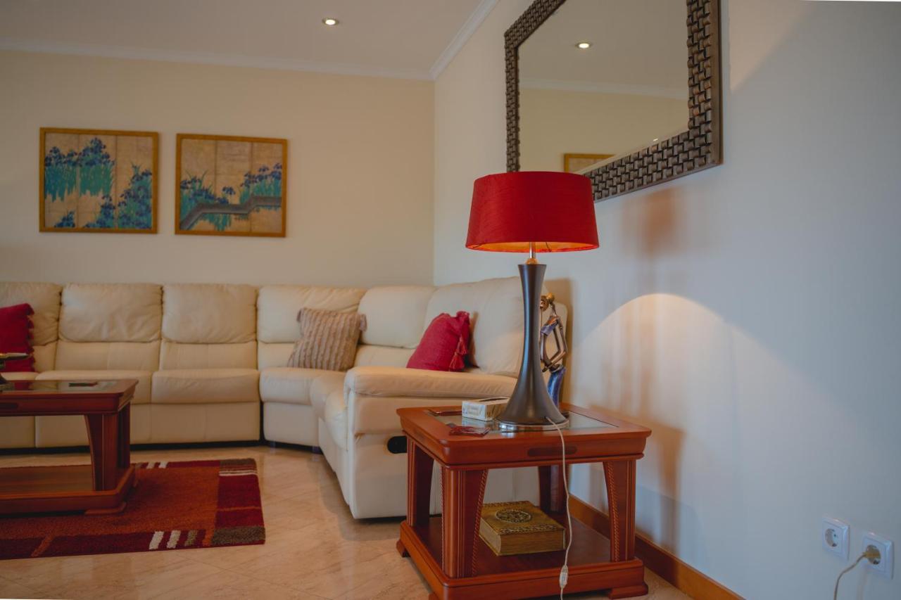Large Modern Ponta Delgada Apartment Exterior foto